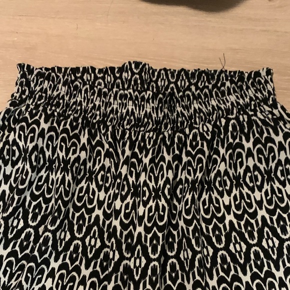 Rose & Olive Black and White Wide Leg Pants - Picture 3 of 5